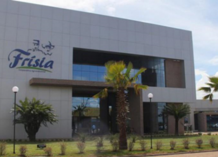 EXPOMEAT 2022 - lll Feira Internacional da Indústria de Processamento de Proteína Animal e Vegetal A cooperativa paranaense Frísia fechou o primeiro semestre com receita líquida de R$ 2,472 bilhões, a maior para o...